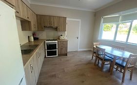 Yeats Lodge Self Catering Apartment And Bar